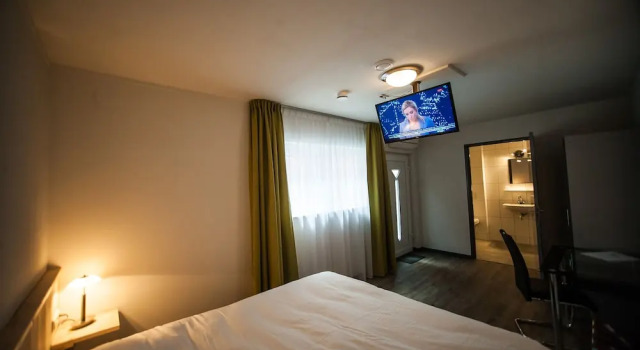 Трёхместный номер Standard c 1 комнатой Hotel Taurus