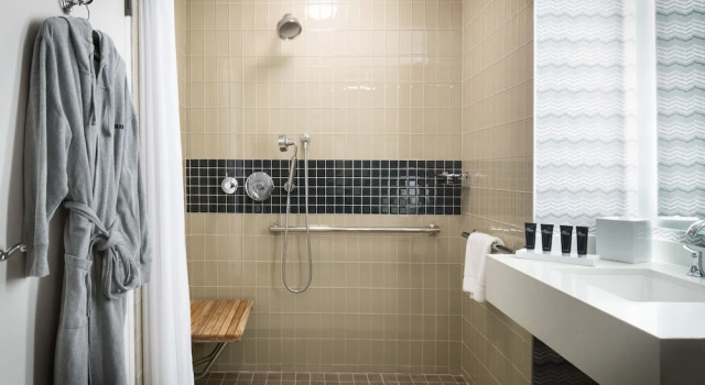 Двухместный номер Standard с видом на воду The Logan Philadelphia, Curio Collection by Hilton