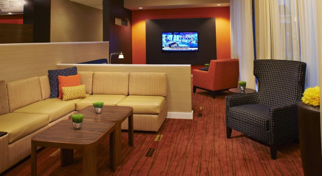 Courtyard by Marriott Detroit Troy