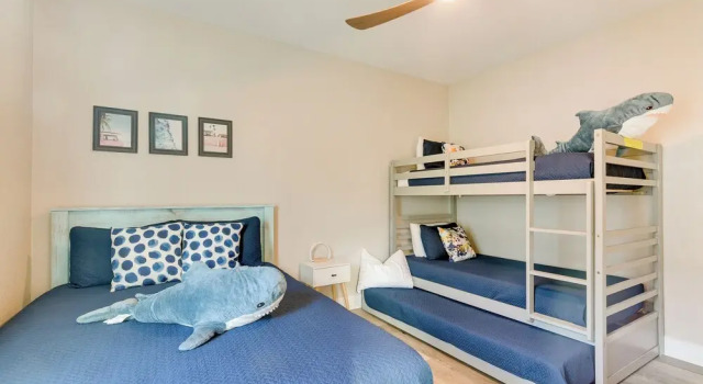 Коттедж с 3 комнатами с балконом Galveston Home w/ Pool Access, Walk to Beaches!