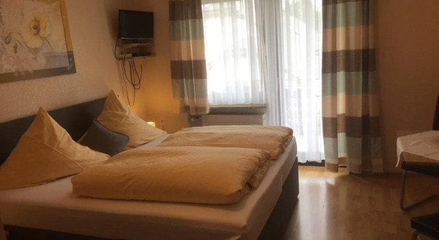 Landhaus Heimisch Bed & Breakfast, Book Vacation Home Geisfeld 