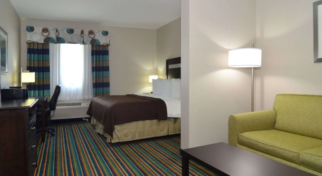 Quality Inn & Suites Kenedy - Karnes City, Varaa Hotelli Karnes City Texas