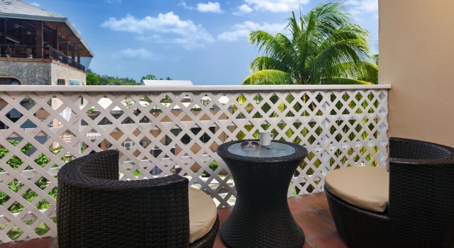 Четырёхместный номер Standard с балконом и с видом на сад Grafton Beach Resort