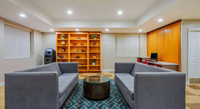 La Quinta Inn & Suites by Wyndham Lexington Park - Patuxent