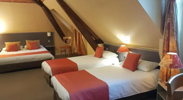Четырёхместный номер Standard Hotel Henri IV