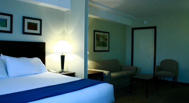 Двухместный номер Standard Holiday Inn Express and Suites Kincardine