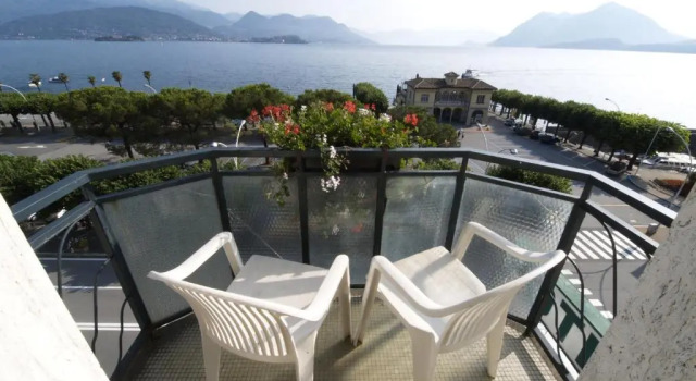 Двухместный номер Standard с видом на озеро Hotel Italie et Suisse