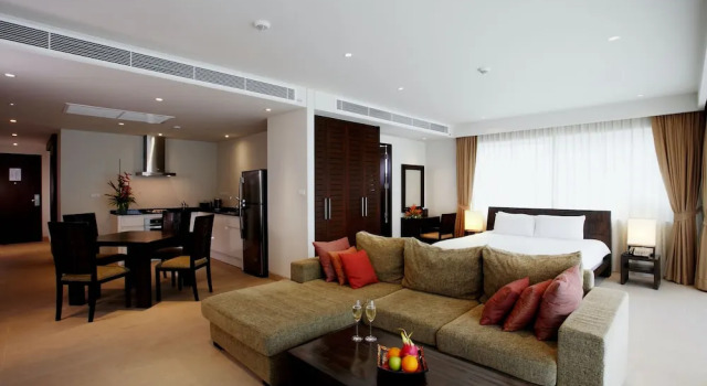 Люкс с балконом и с видом на сад 3BR Penthouse with Ocean View & Private Rooftop in Rawai