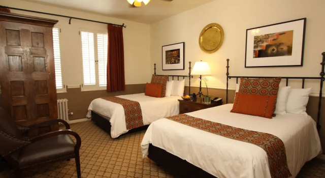 Четырёхместный номер Standard Cypress Inn Carmel-by-the-Sea