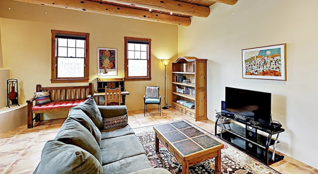 New Listing! Modern Adobe Condo W/ Fireplace Condo, Varaa Hotelli Santa Fe New Mexico
