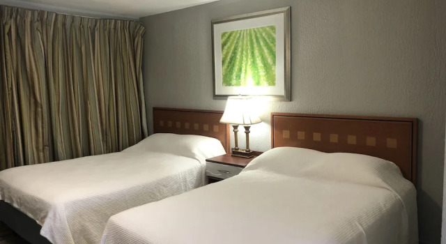 Четырёхместный номер Standard Bay Breeze Inn Bradenton Downtown