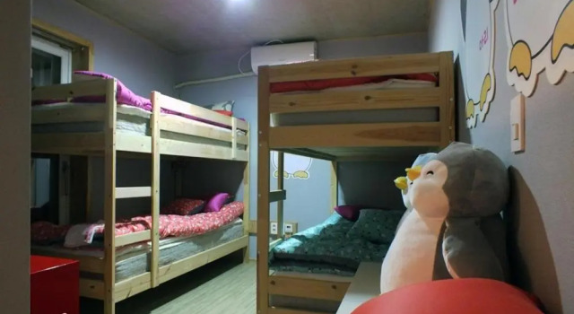 Кровать в общем номере (мужской номер) Ariene Guesthouse