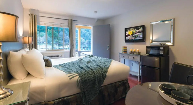 Номер Standard с видом на озеро Отель The Lodge at Blue Lakes