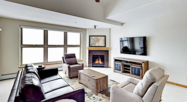 Lakepoint #708 - 3 Br Condo