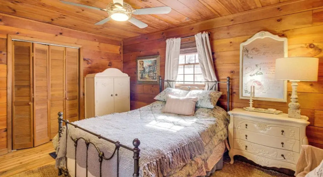 3 Mi to Dtwn Ellijay: Tree-lined Cabin w/ Deck!