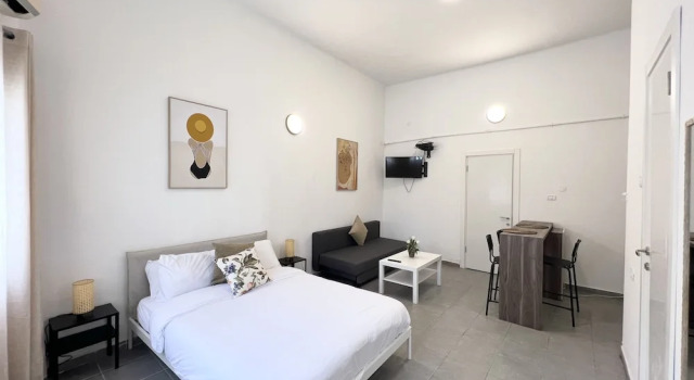 Двухместные семейные апартаменты с балконом AspenTLV - Hacarmel Market Apartments