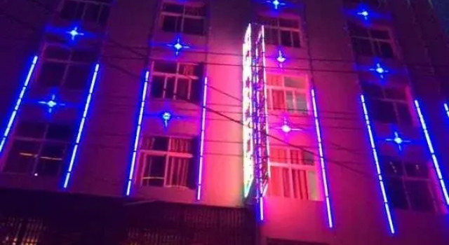 Xuanwei Jiafuda Inn, Rezerwuj Hotel Hotele w Qujing z parkingiem, Parking