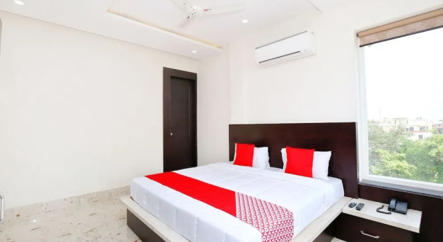 Oyo 40417 Hotel Grand Taj