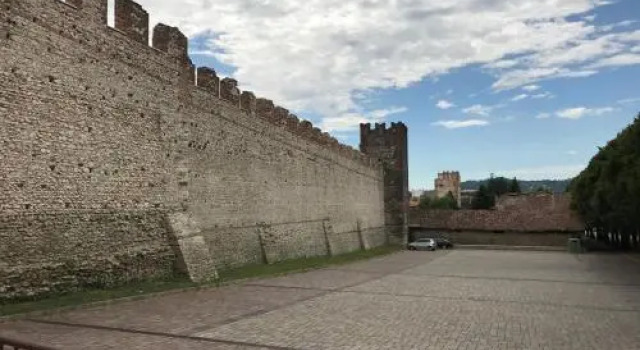 Porta Aquila 33, Забронировать Гостевой дом Отели в центре Соаве, в центре