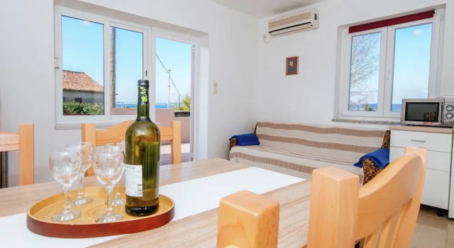 Spacious Apartment with Terrace in Banj, Book Apartment Banj Pasman Island