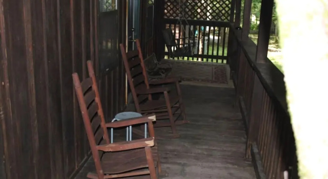 2 Peaceful - 1 Bedrooms, 1 Baths, Sleeps 4 Cabin