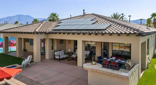 Коттедж Luxurious Villa Living in Indio w Pool Spa