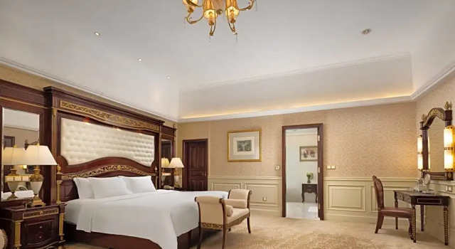 Люкс с 2 комнатами Crowne Plaza Hotel & Suites Landmark Shenzhen by IHG