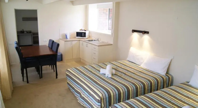 Ocean Views Motel Lakes Entrance, Book Motel Kalimna West Victoria