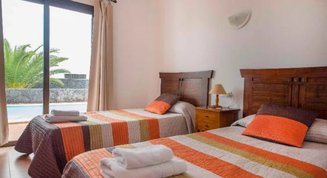 Вилла с 4 комнатами Villas Blancas