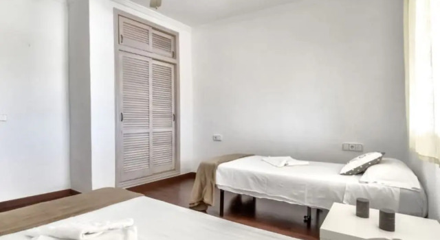 Villa - 12 Bedrooms with Pool and WiFi - 106430