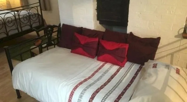 The Bear Inn, Забронировать Отель Бриджнорт Шропшир, рядом с Станция-музей Бриджнорт