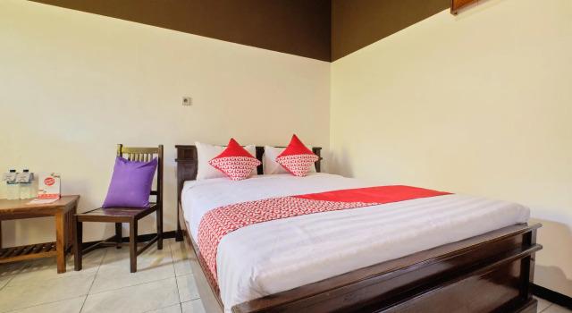 Camera Deluxe RedDoorz at Mayang Garini 2 Borobudur