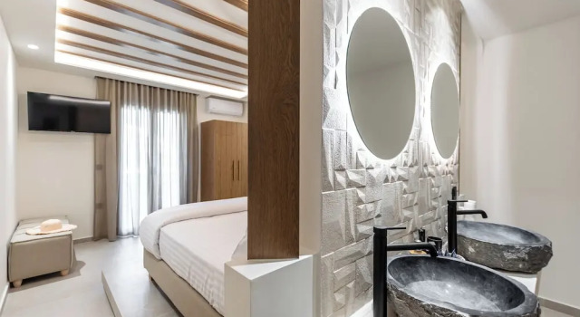 Люкс Superior с балконом и с видом на город Perla Hotel