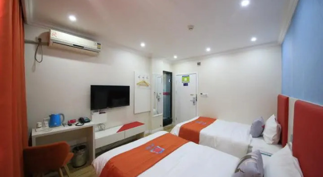 Pai Hotel Guiyang Fountain Metro Station, Забронировать Отель Отели Гуйян с парковкой, рядом с Modern Capital, Парковка