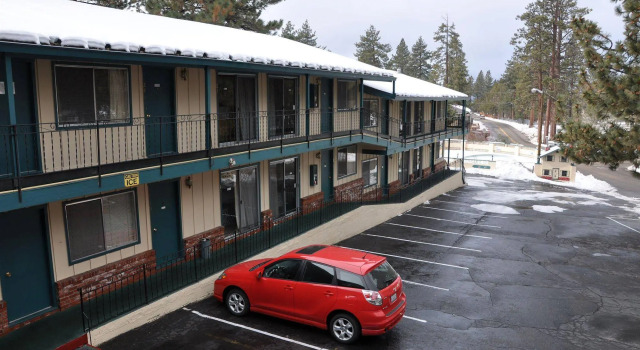 Cedar Inn & Suites