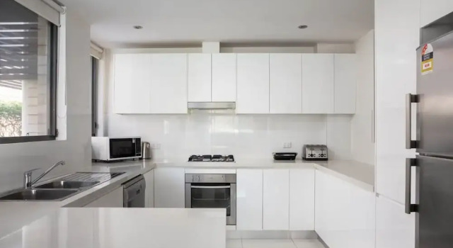 Апартаменты Spacious Two-bedroom Apartment Near Hospital