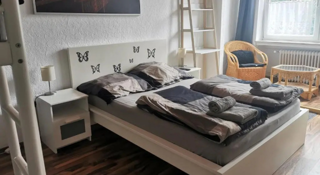Evas Hostel - Self Check-In & Only Private Rooms, Забронировать Хостел Хольтхаузен Дюссельдорф, рядом с Фрайцайтпарк Нидерайдер-Вельдхен