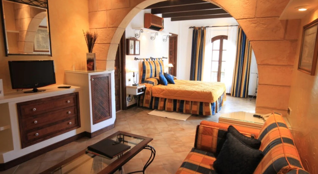 Полулюкс с балконом Petit Hotel Restaurante Ses Rotges - Adults Only