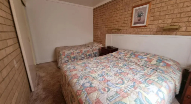 Семейный люкс с 2 комнатами Lone Pine Motel