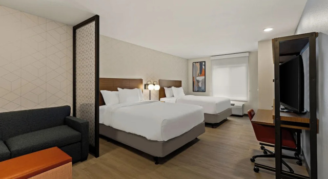 Четырёхместный люкс Everhome Suites Brownsville