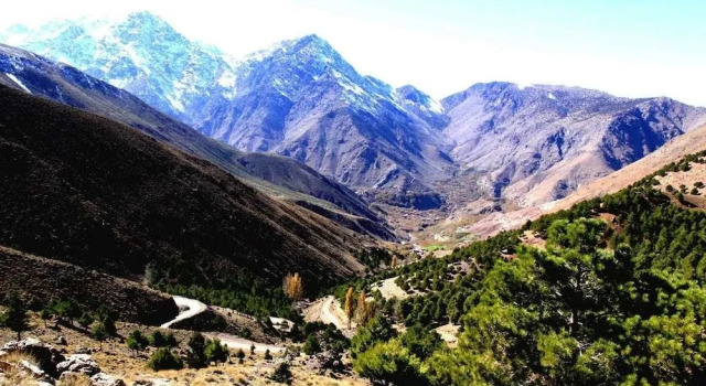 Auberge Armed Toubkal Trek - Hostel, Забронировать Хостел Отели Марракеш-Тенсифт-Эль-Хауз с парковкой, Парковка