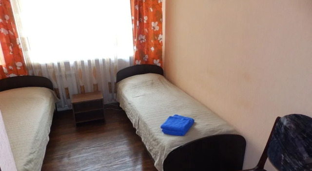 Apartment On Ordzhonikidze 42, Забронировать Апартаменты/квартира Отели Центрального района - Новокузнецк с парковкой, Парковка