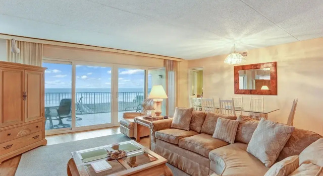 Номер Standard Oceanfront Condo with Spacious Patio and Private Walkway to the Beach