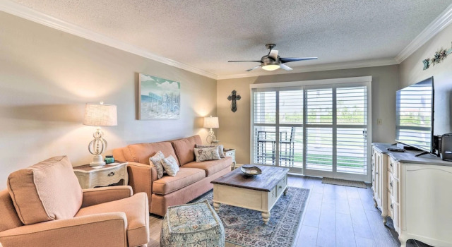 Sunlit St Petersburg Condo w/ Community Pool, Rezerwuj Apartament Saint Petersburg Pinellas County