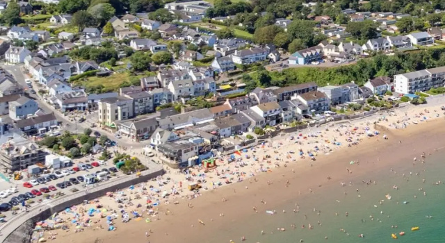 Апартаменты Pleasant View - Direct Beach Access Sea Views and Parking