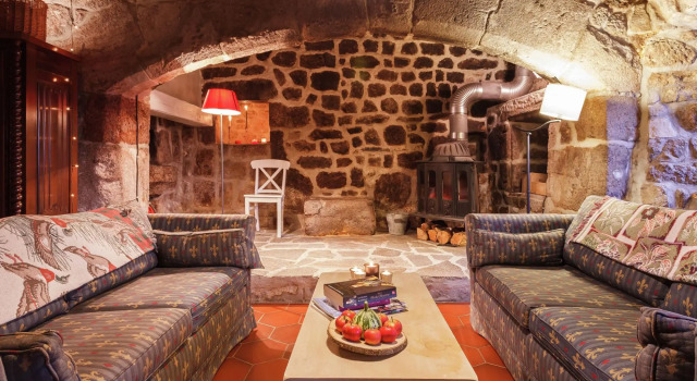 Charming Farmhouse in Cros-de-Georand with Swimming Pool, Rezervasyon Otel Cros-de-Georand Ardèche