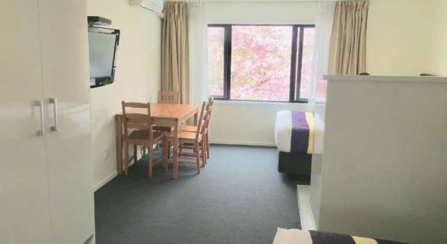 Четырёхместный номер Standard Royal Park Lodge