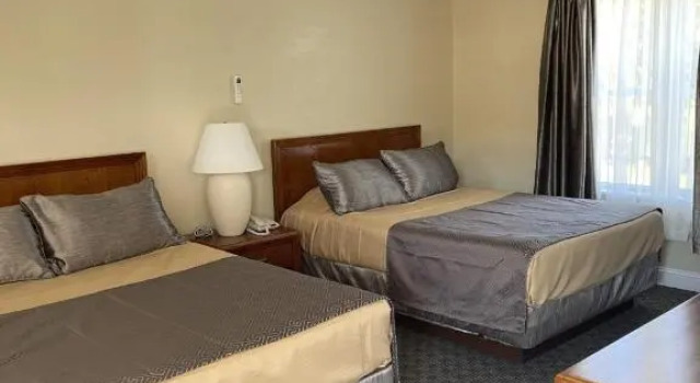 Семейный номер Standard с видом на озеро Lake Front Hotel