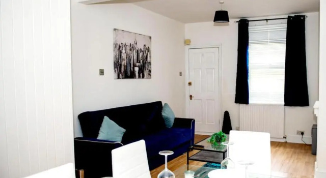 Lovely 3-bed House in Dartford
