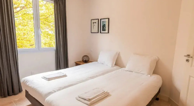 Вилла Classic Spacious and Modern Villa With Large Garden and BBQ Area